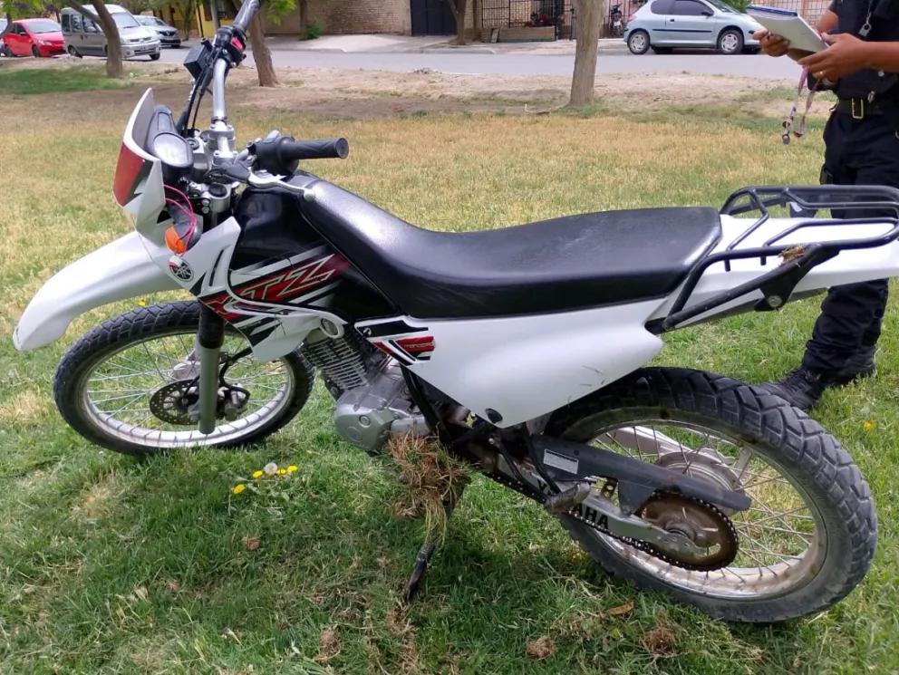 Era menor de edad, manejaba una moto robada e inicio una persecución policial