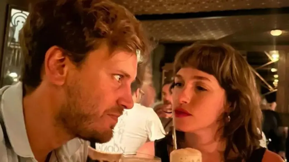 Cande Vetrano y Andrés Gil sorprenden al elegir a un actor como padrino de su hijo