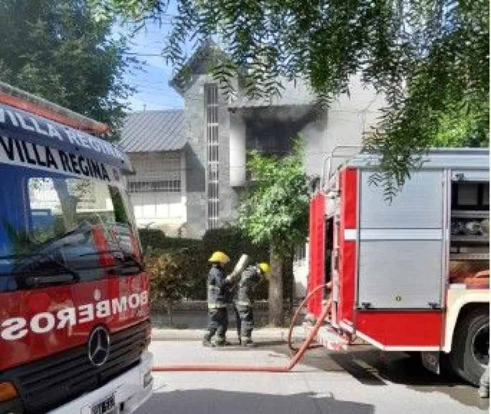 Al momento de ser retirada de la propiedad la persona presentaba cortes en distintas partes del cuerpo producto de su intento por salir de la casa. Foto (LCR).