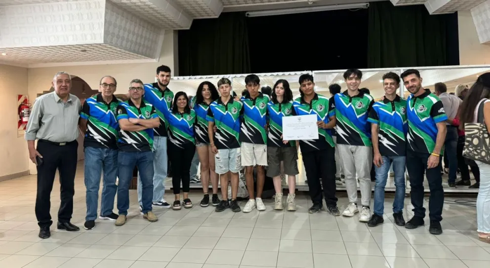 Los estudiantes y profesores que representaron al CET N°1 en el Desafío ECO YPF, recibieron un gran reconocimiento