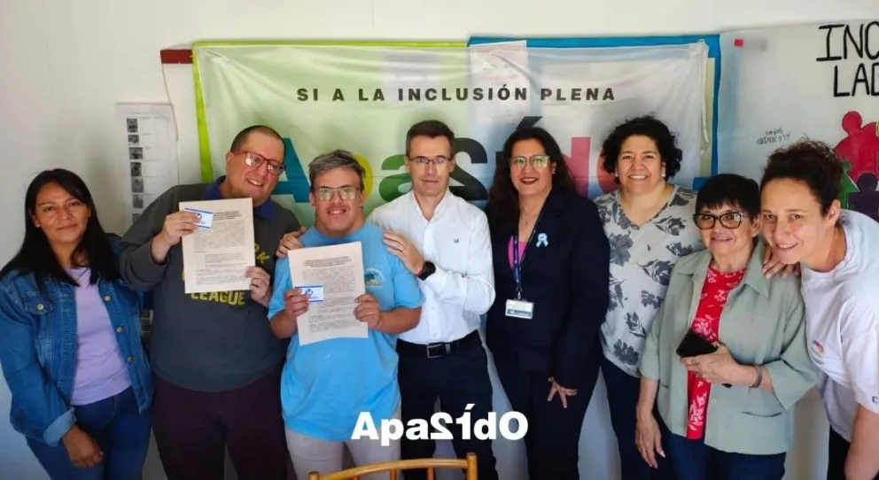 Inclusión laboral: cuatro jóvenes con discapacidad integrantes de Apasido, comenzaron su pasantía en una conocida cadena de supermercados