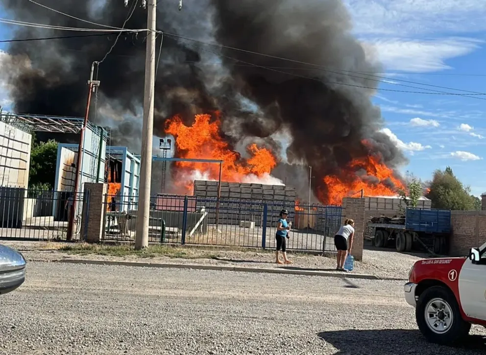 VIDEO: Impresionante incendio en un frigorífico