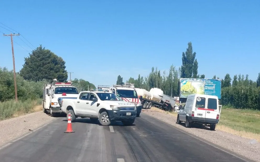 Triple choque en Ruta 22: uno de los conductores sigue grave y fue trasladado a Cipolletti