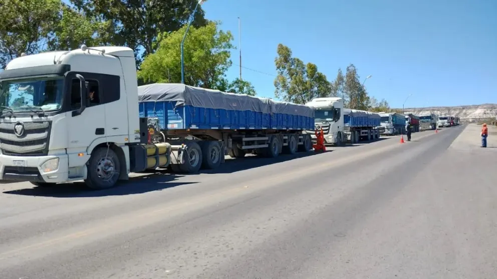 Vialidad Rionegrina controla el peso de los camiones que cruzan por Ruta 6
