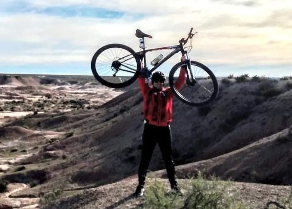 “Era su cable a tierra”: pide ayuda para encontrar la bicicleta que le robaron a su papá