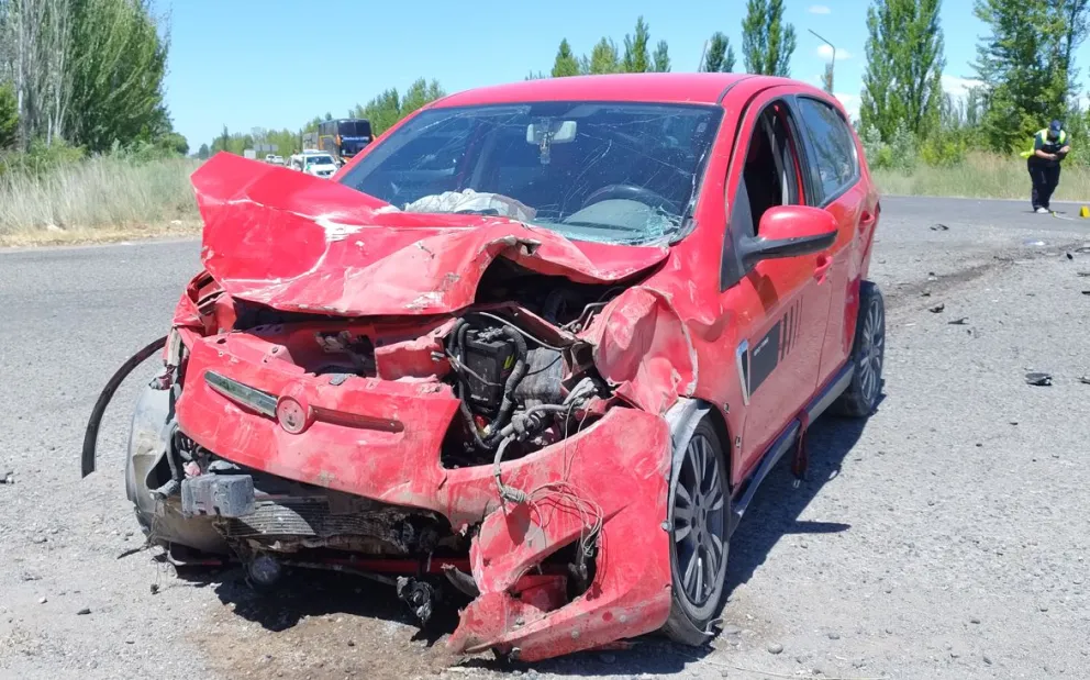 Fuerte choque en Ruta 22: dos mujeres fueron hospitalizadas