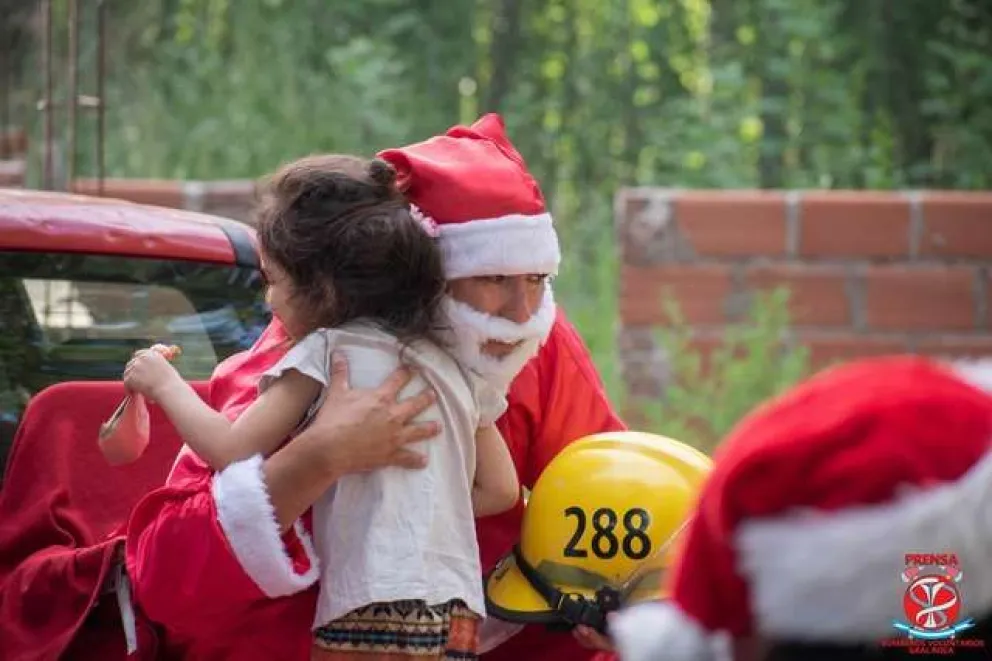 Video: mirá a los bomberos bailando, invitándote a una masterclass de zumba solidaria