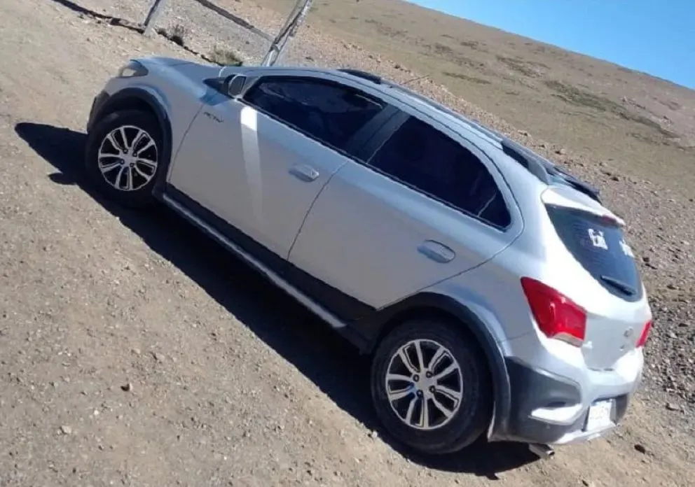 Dejó el auto estacionado con las llaves puestas y lo robaron, piden datos para hallarlo