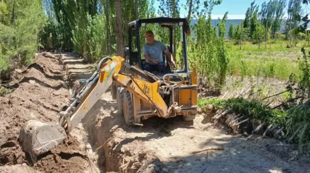 Aguas Rionegrinas avanza con obras para mejorar el suministro en Puente Cero