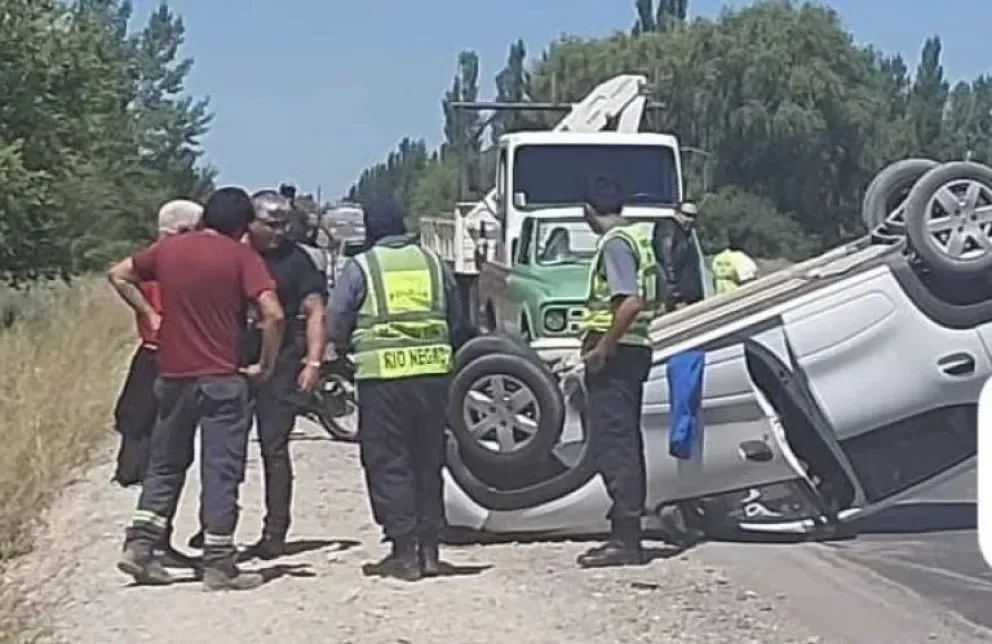 Accidente en la Ruta 22: un auto volcó y complicó el tránsito