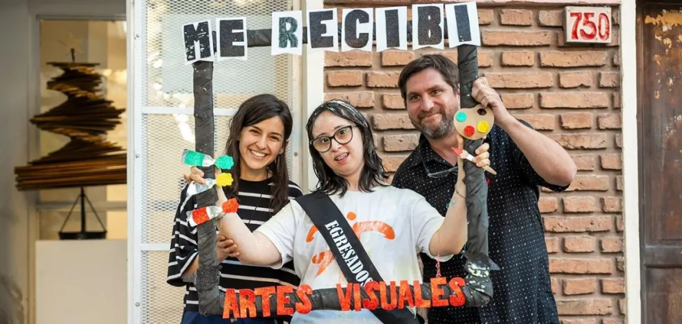 UNRN inclusiva: Candela Ledesma obtuvo su diplomatura en Artes Plásticas