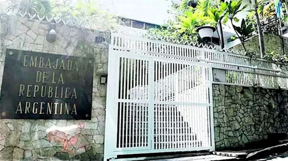 Sin luz y sin agua: así está la embajada argentina en Venezuela