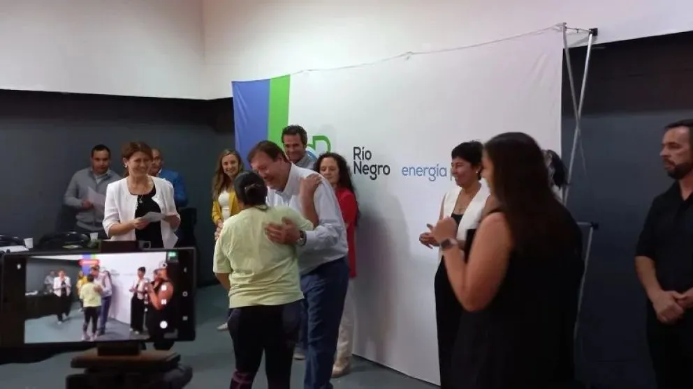 Weretilneck entregó tarjetas del programa Río Negro Presente Salud a beneficiarios