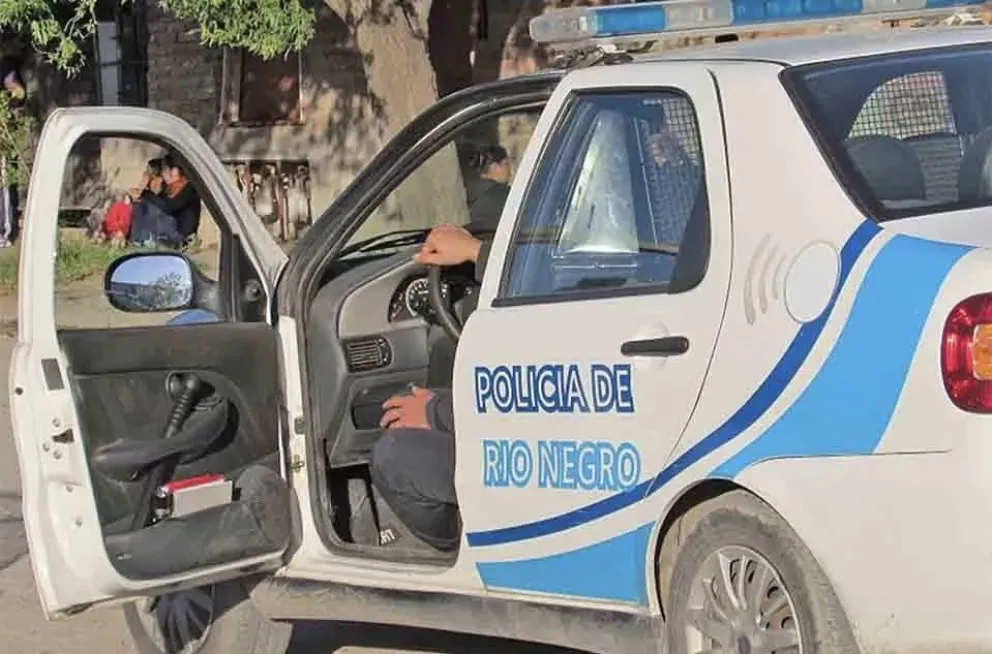 Dos hombres circulaban en una moto que tenía pedido de secuestro y fueron interceptados por personal policial