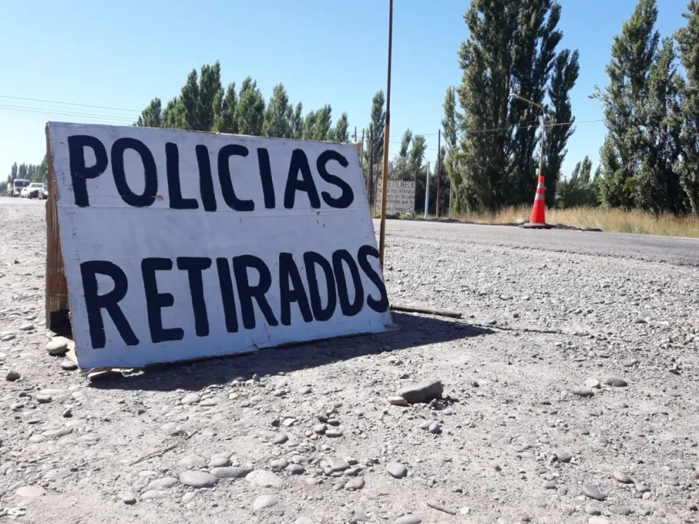 Volanteada de policías retirados en Ruta 22 ¿habrá cortes por las manifestaciones?