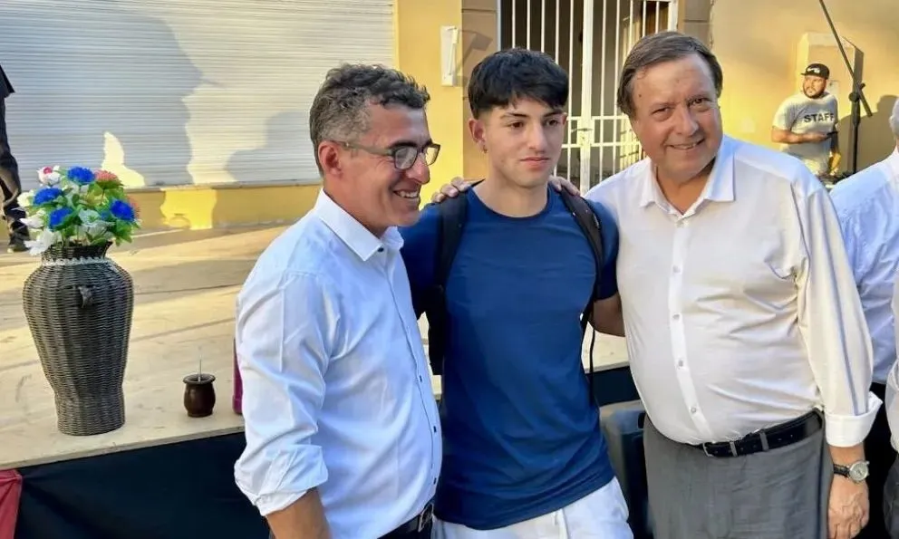 Diego Agüero y Alberto Weretilneck en el acto por el aniversario de Belisle (gentileza 7 en Punto).