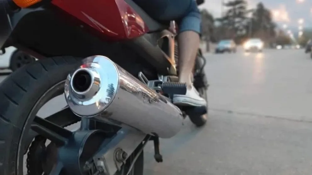 Según informaron, las motos con caños de escape modificados causan ruido constantemente, llegando a afectar las horas de descanso. (Foto archivo)