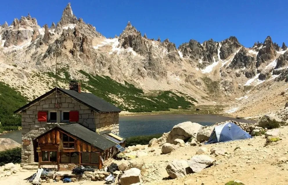 El refugio Frey es uno de los más pintorescos de la región. Foto (El Cordillerano).
