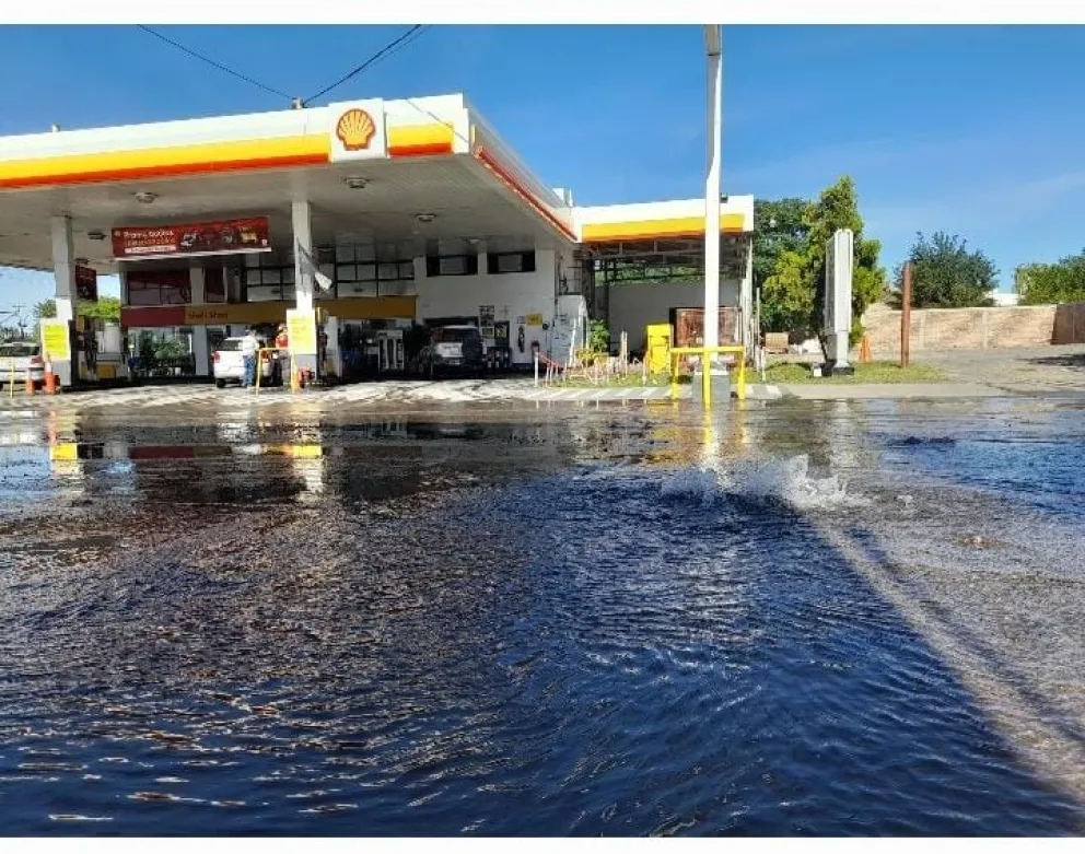 Vecinos de Stefenelli presentaron un amparo para que les restituyan el agua potable. Foto (Gentileza)