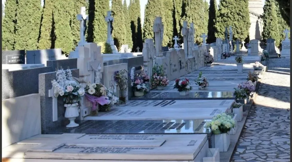 Tenían varios rosarios que el sereno reconoció como del cementerio. (Foto archivo)