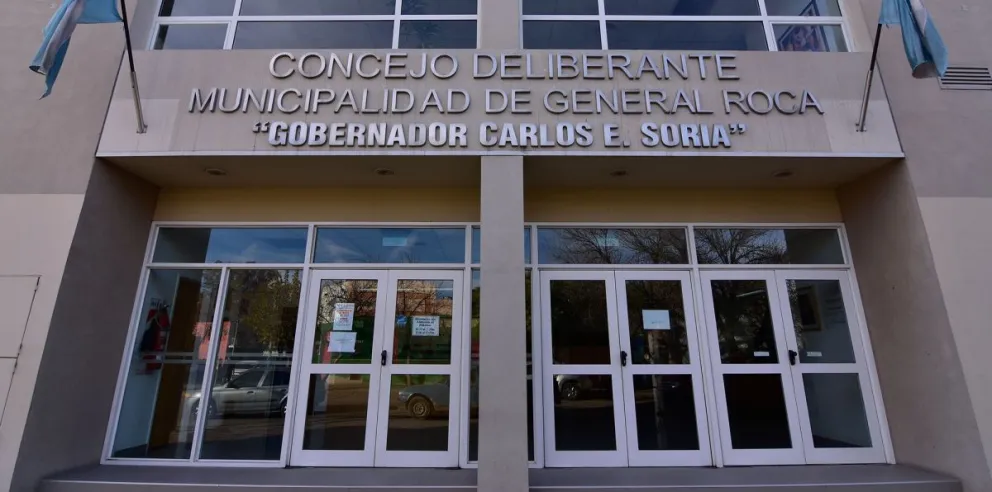 Cruzar un semáforo en rojo pasará a costar de $120.000 y $600.000 (200 a 1.000 USAM) a tener un valor entre $168.000 y $840.000. (Foto: gentileza).