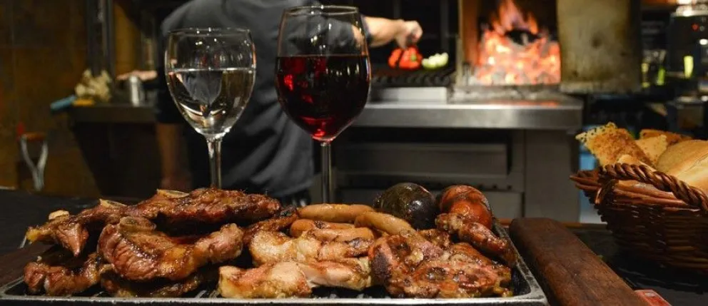 Hay variedades de precios y diferentes combos de comida para cuatro o más personas. Además, hay bebidas que tienen un precio especial si se compran con el hielo incluido. (Foto de portada: gentileza; fotos ANRoca).