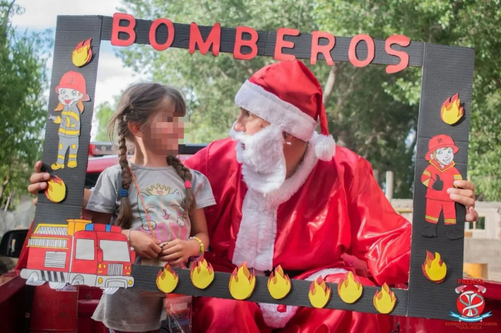 En total, según informaron desde el Cuartel Central, lograron juntar más de 1700 artículos. (Foto y video: gentileza Bomberos Voluntarios).