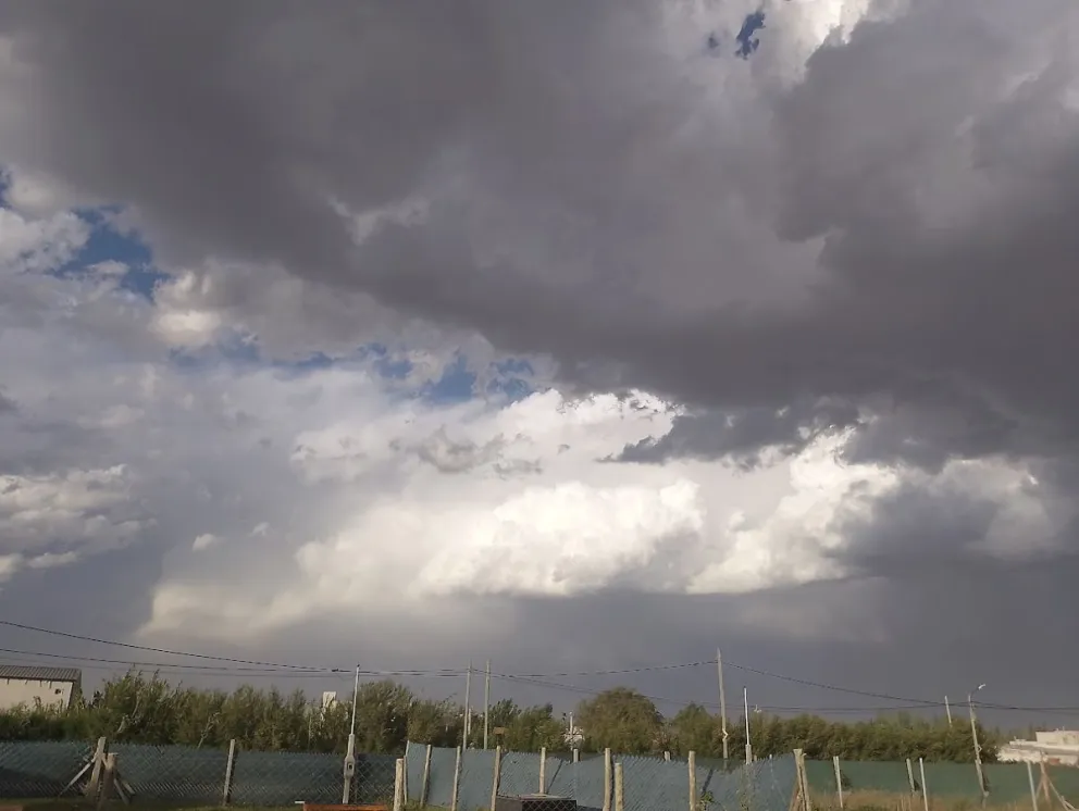  El fenómeno incluirá tormentas aisladas, abundante caída de agua en cortos períodos, ráfagas intensas y actividad eléctrica significativa. Foto (ANR)