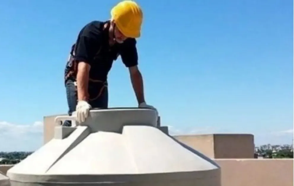 Una vivienda familiar debe contar como mínimo con un tanque de 800lts. (Foto: gentileza Aguas Rionegrinas).