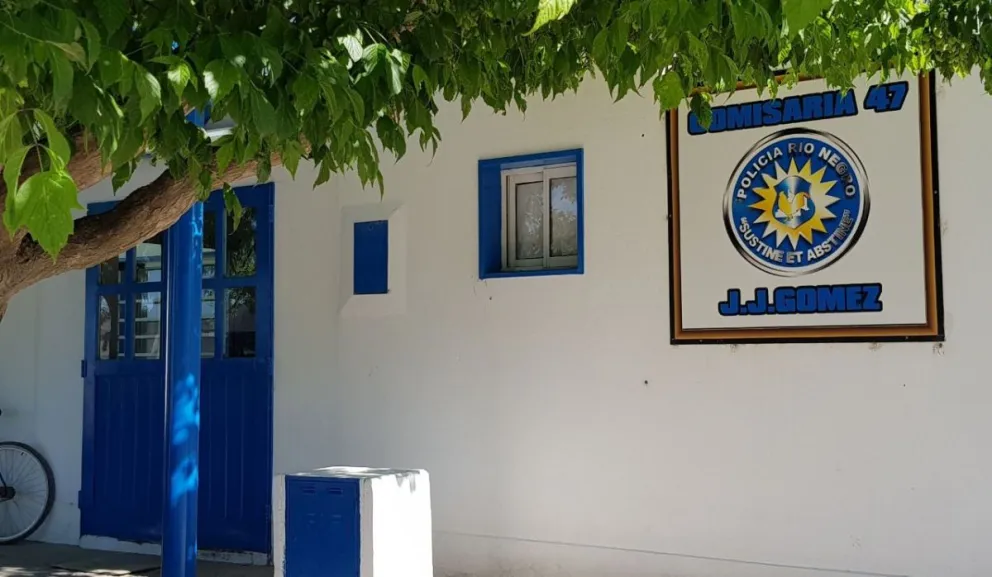 El allanamiento ordenado por la Fiscal Dra. Villa finalizó cerca de las 21 y el resultado fue negativo. (Foto: gentileza Policía de Río Negro).