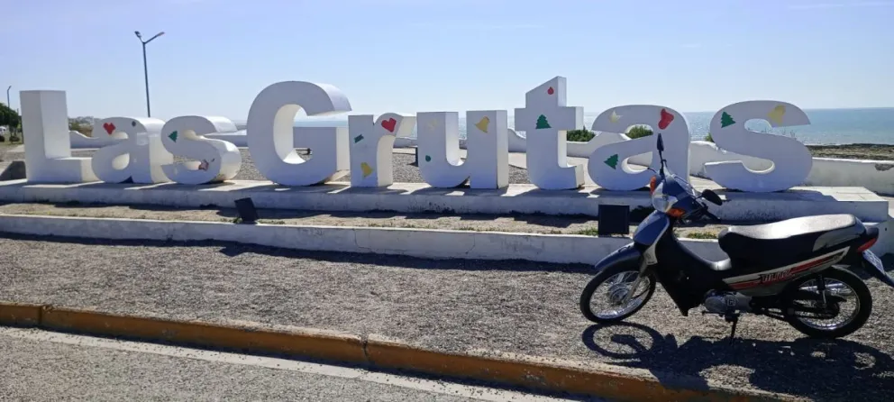La pareja roquense salió a las 5 de la mañana y cerca del mediodía llegaron a Las Grutas.