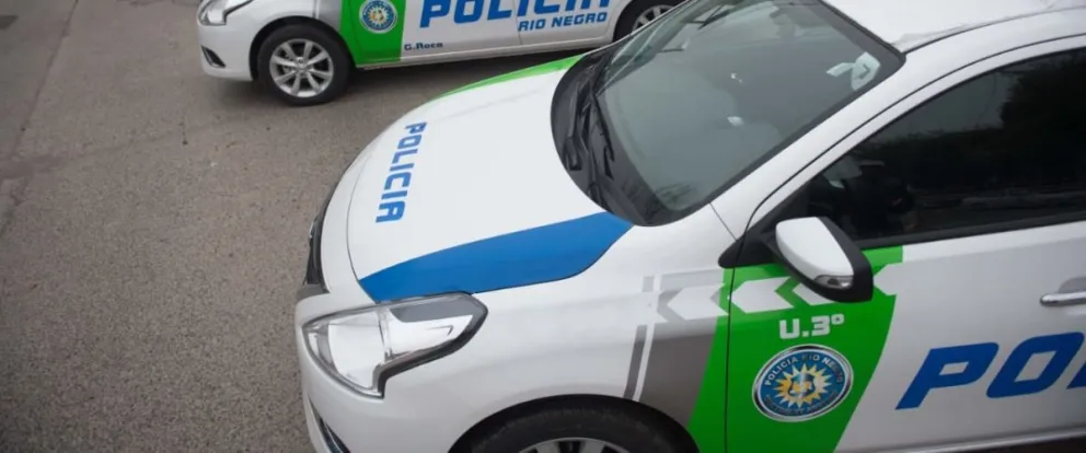 Un móvil de la Comisaría Tercera se hizo presente en el lugar. (Foto: gentileza Policía de Río Negro).