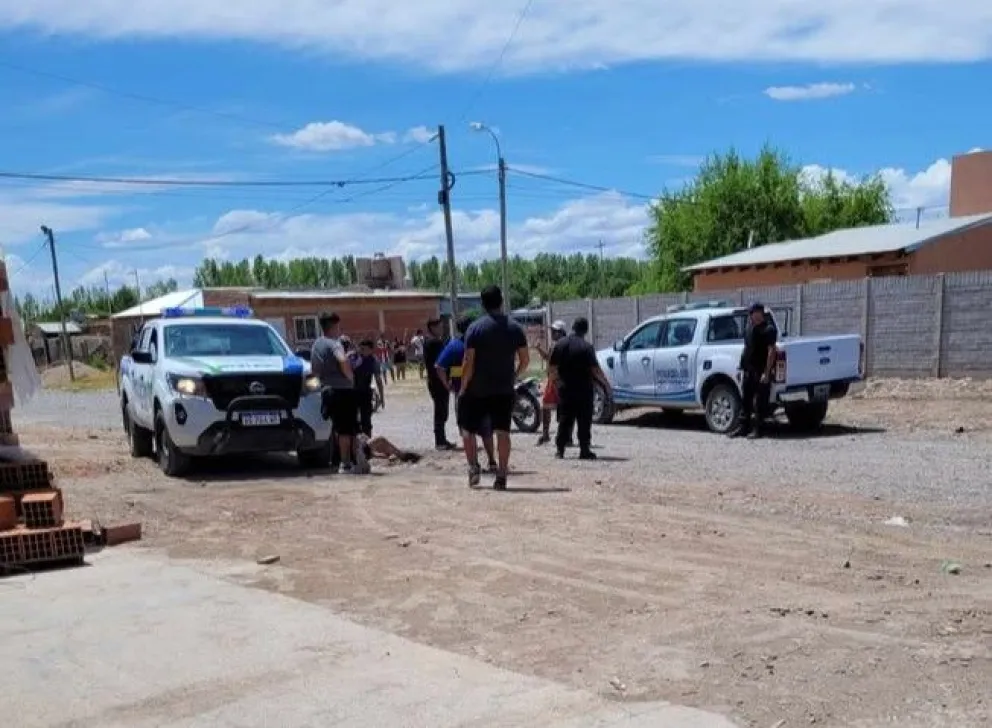 La policía tuvo que intervenir en el enfrentamiento. (Foto gentileza)
