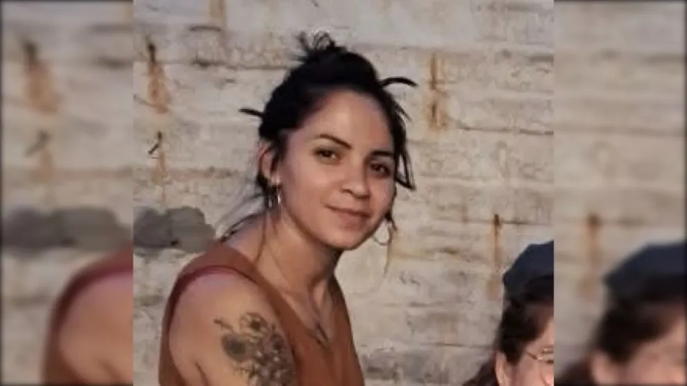 Antonella perdió el control de su bicicleta y chocó contra uno de los arcos de la estructura (Imagen gentileza redes sociales)
