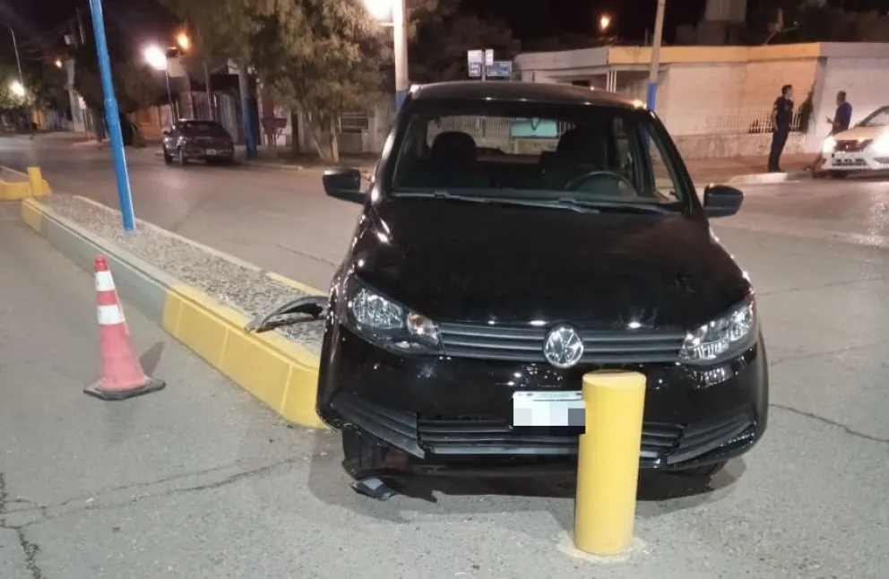 El hombre que conducía el vehículo fue identificado de 50 años de edad. (Foto: gentileza).