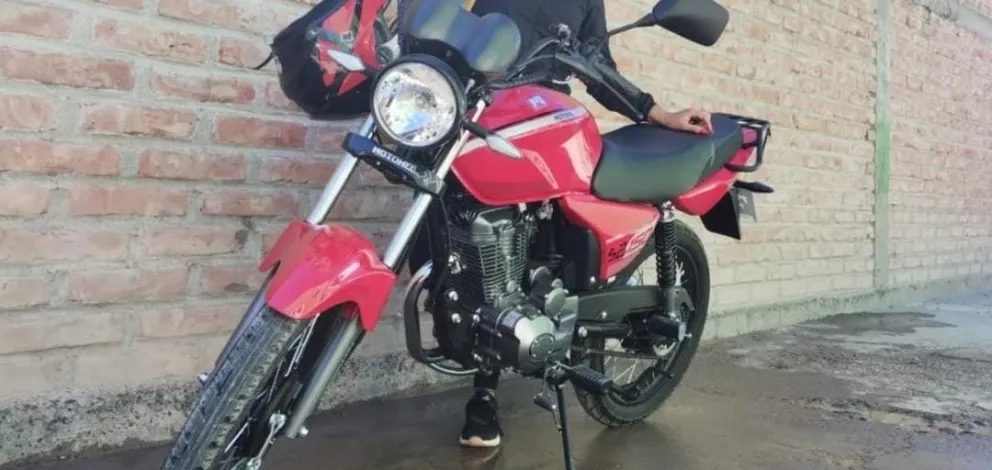 Tiene un raspón en el tanque de nafta. (Foto: gentileza).