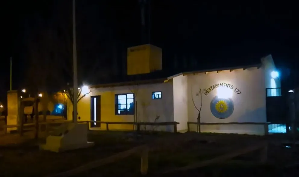 Ocurrió en calles Lago Lolog y Humberto Canale. (Foto: gentileza Policía de Río Negro).