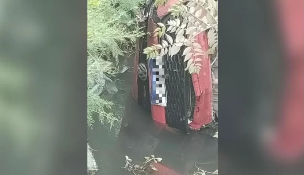 En el auto iban tres personas. (Foto: gentileza).