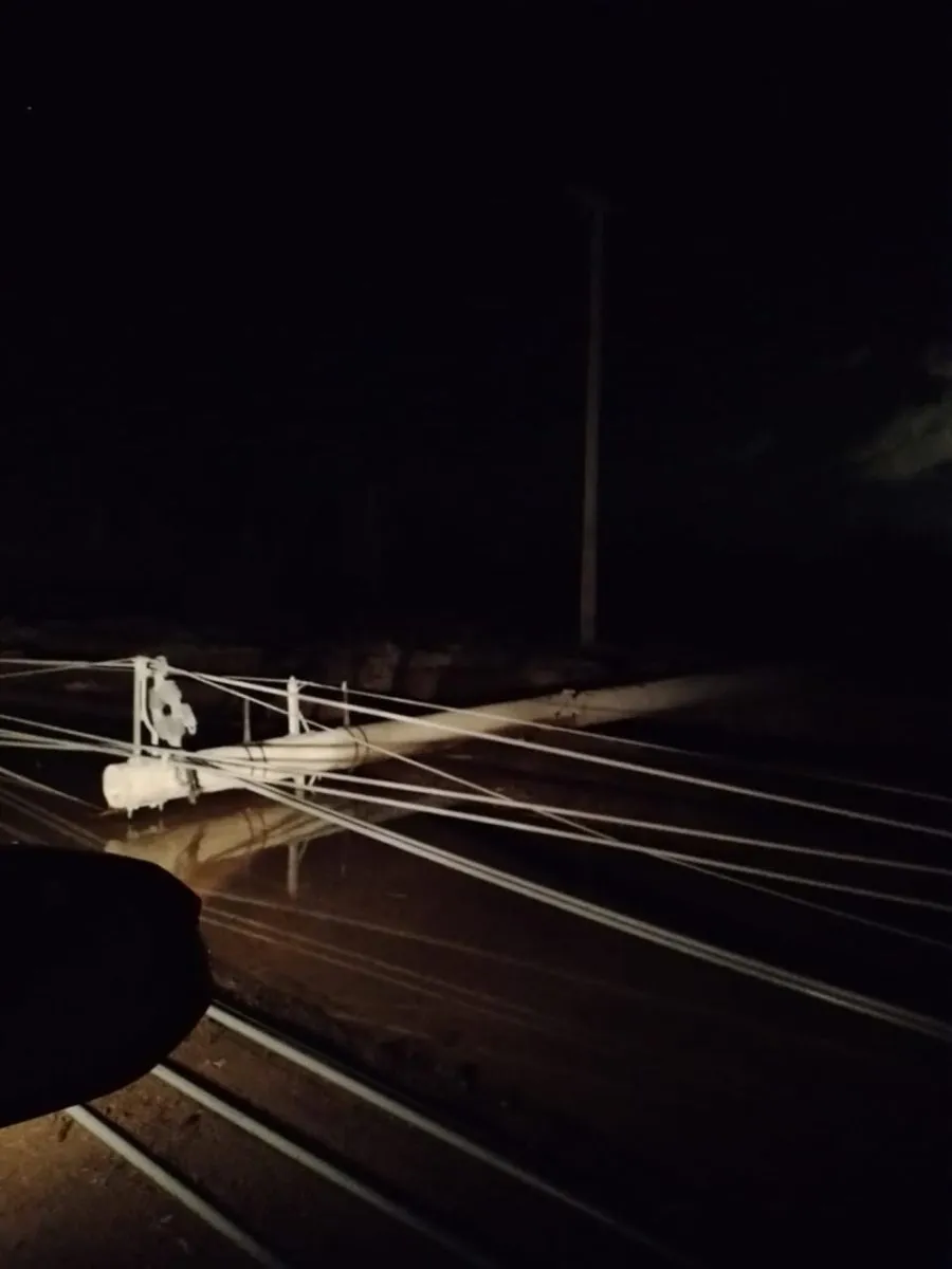 postes y columnas ca&iacute;dos