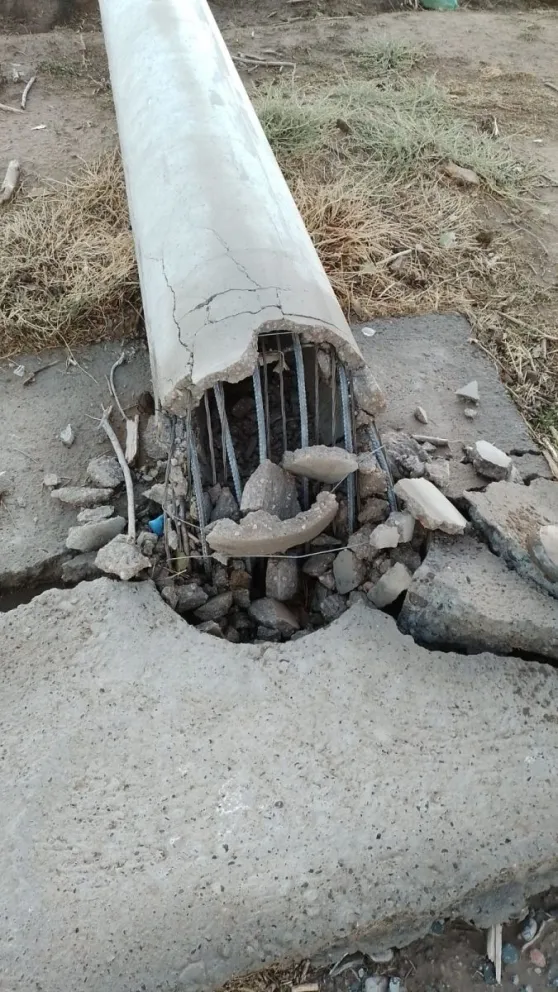 En algunas ciudades el viento arrancó columnas de alumbrado y bastos sectores quedaron sin servicio. Foto (Edersa).