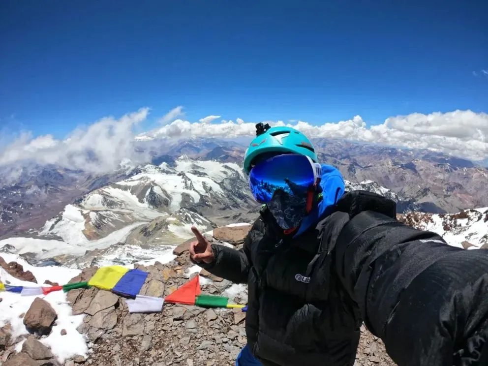 Emiliano Lizarrondo logró conquistar el Aconcagua, la montaña más alta de América, con una altura de 6.962 metros sobre el nivel del mar. Foto (Lizarrondo).