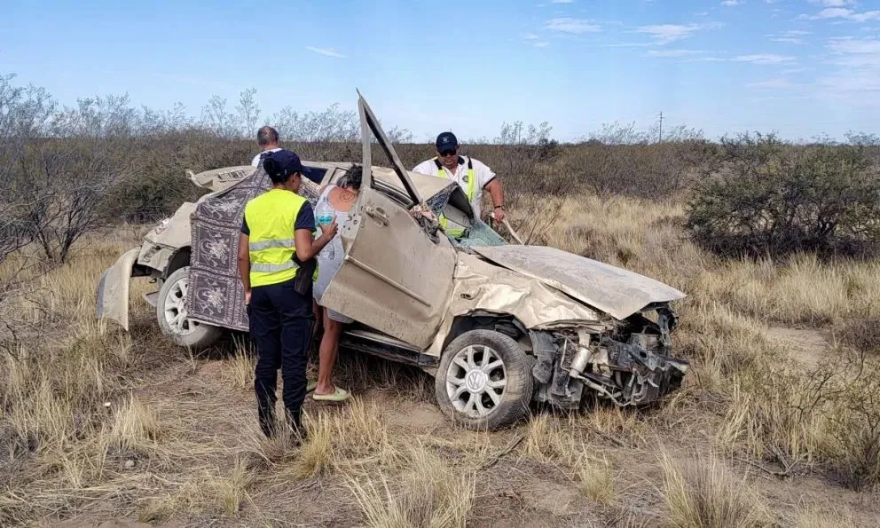 La mujer falleció en el vuelco y su hermana trasladada al hospital (7 en Punto).