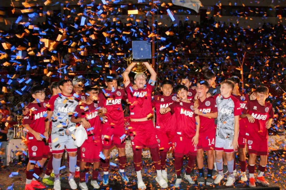 Lanús ganó sus nueve partidos sin recibir goles (Facebook Deportivo Roca).