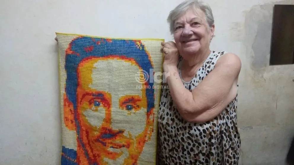 Realizar esta obra de arte le llevó varios meses de trabajo. "Perdí la cuenta de cuánto tiempo llevo haciéndolo", expresó Leonor.