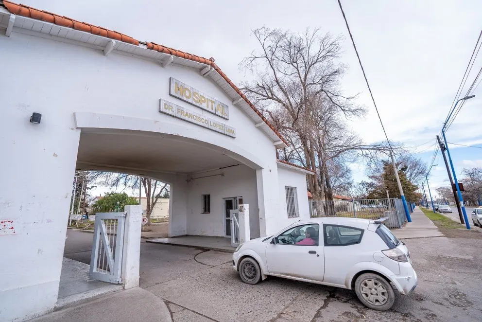 Desde Cipolletti se dispuso la derivación urgente a Roca, donde el menor permanece internado. Foto (ANR).