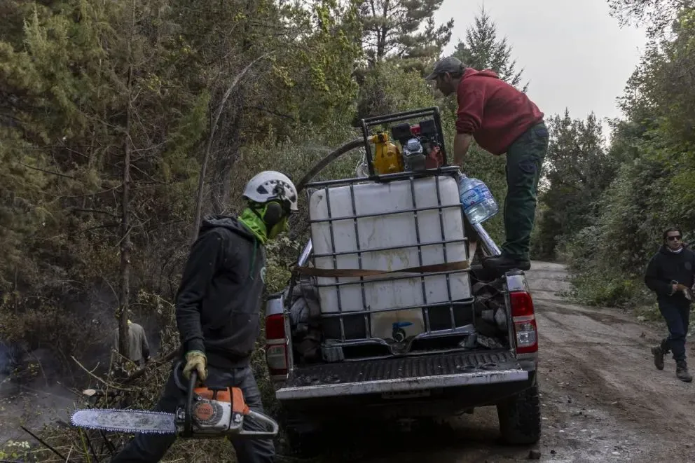 l Comité de Emergencia (COEM) de El Bolsón emitió un comunicado urgente (a las 19:45 horas) en el que ordenó la evacuación gradual. Foto (COEM).