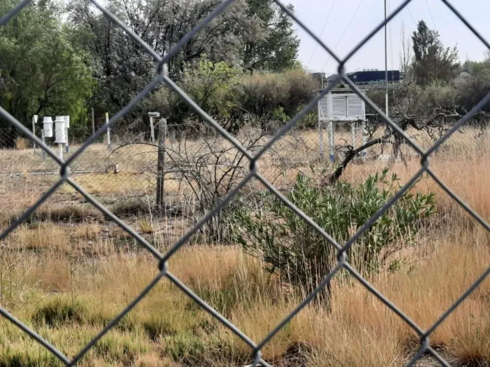 Así luce hoy la Estación Meteorológica. Una sola persona se encuentra trabajando, realizando las mediciones de geomagnetismo (Cipo360).