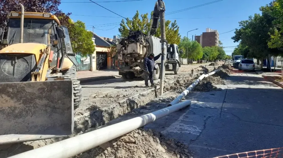 Los trabajos que efectúa personal de Aguas Rionegrinas Sociedad Anónima (ARSA) se encuentran ejecutados en un 50 por ciento. Foto (Prensa ARSA).