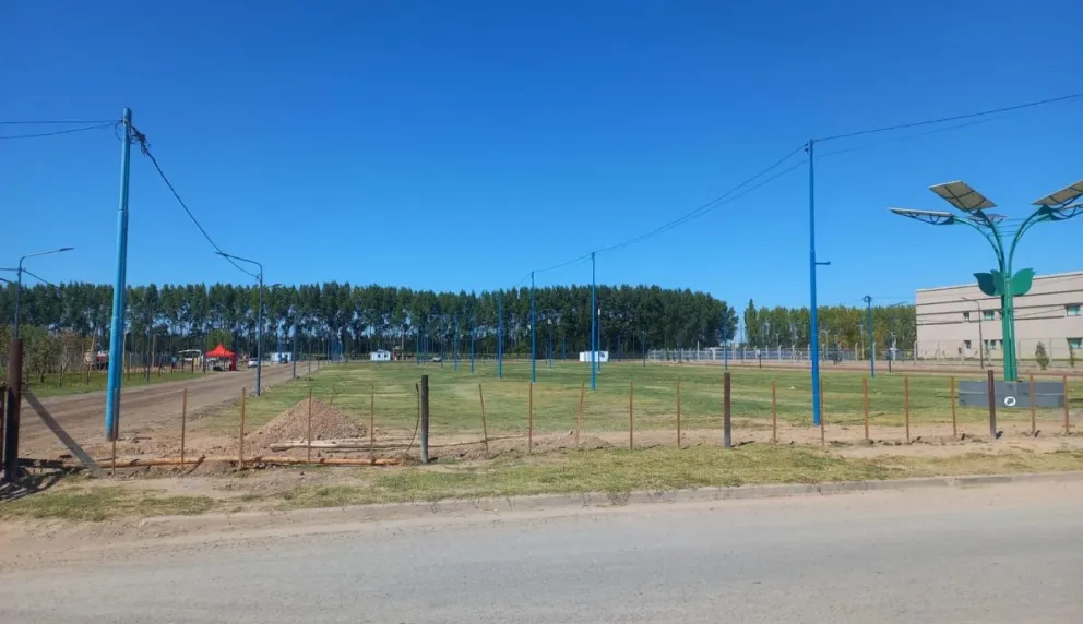 En el nuevo predio ferial municipal se realiza Paladar, con música y stand de comida. Foto (ANR)