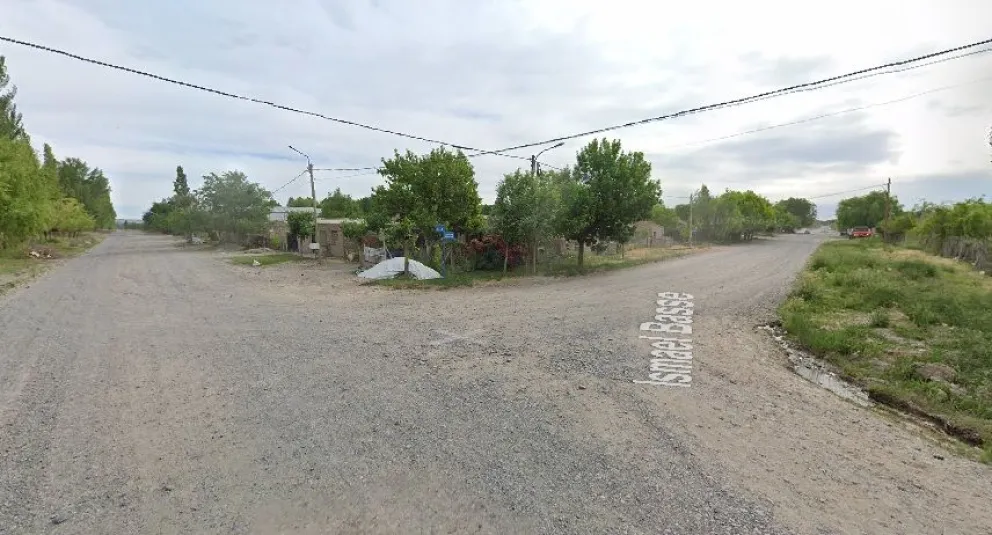 La intersección de Ismael Base y Rajneri, calles de ripio (captura Google Maps).